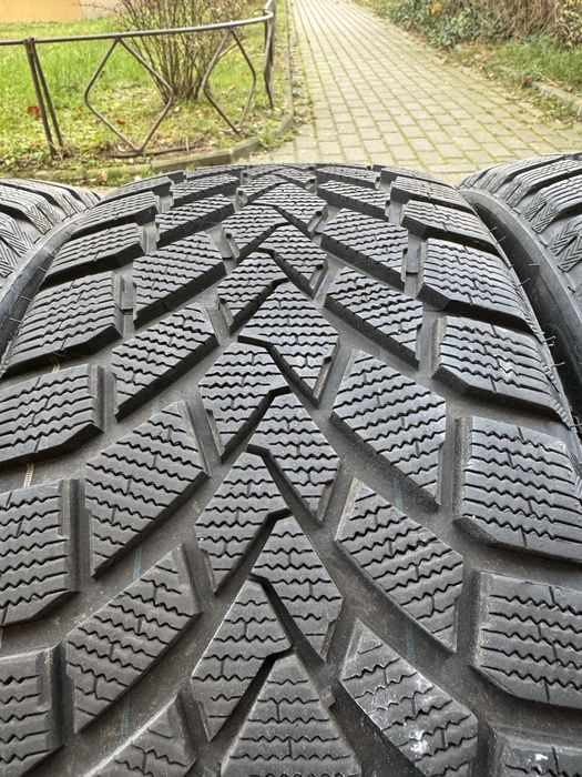 Opony zimowe 225/45r17 bieżnik 8.2mm