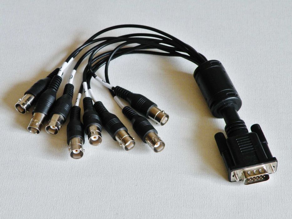 Adapter - przejściówka VGA D-SUB 15-pin męski na 8 x BNC żeńskie