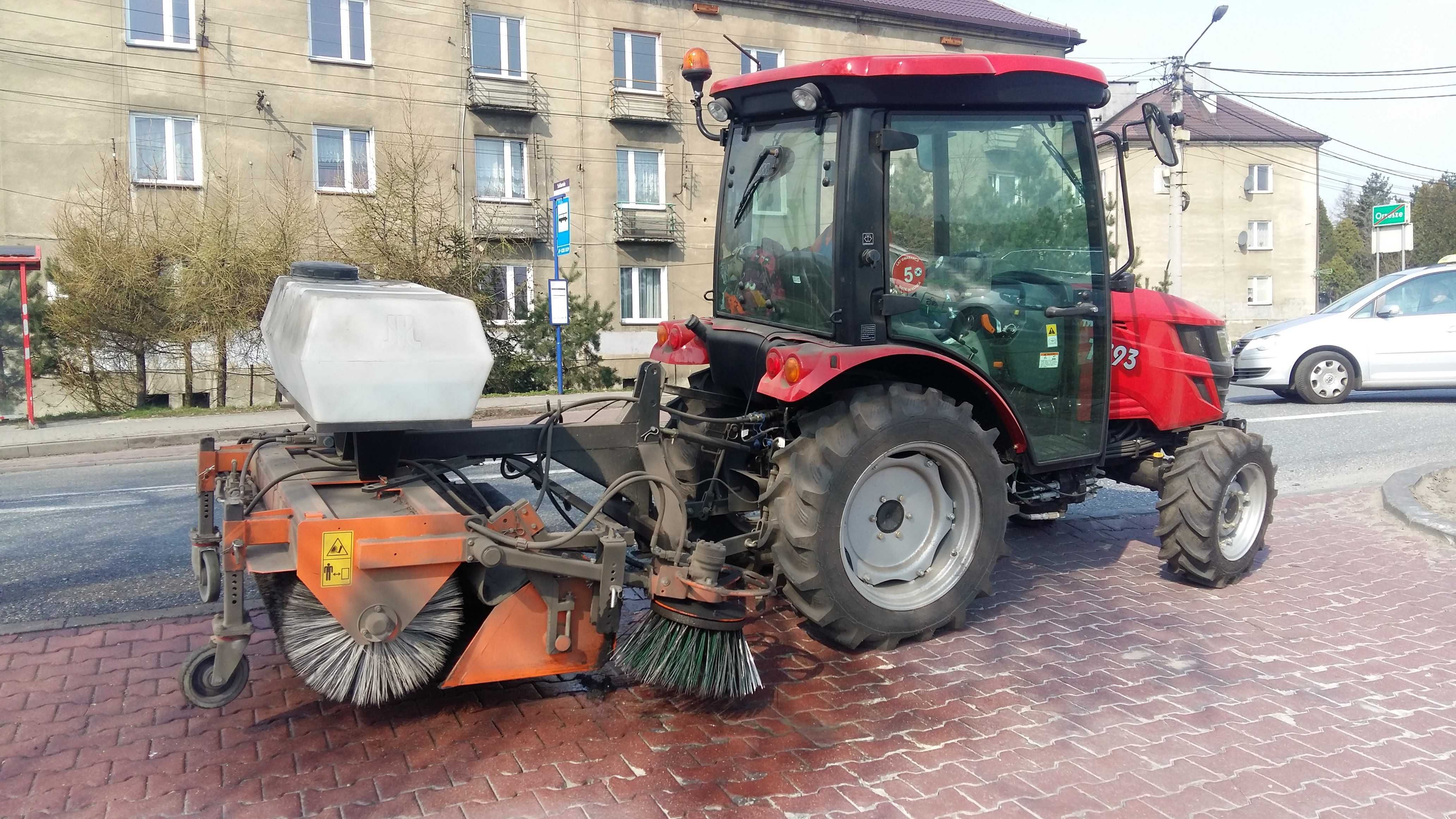 Wynajem Ciągnik + zamiatarka  zamiatanie dróg po zimie Od ręki