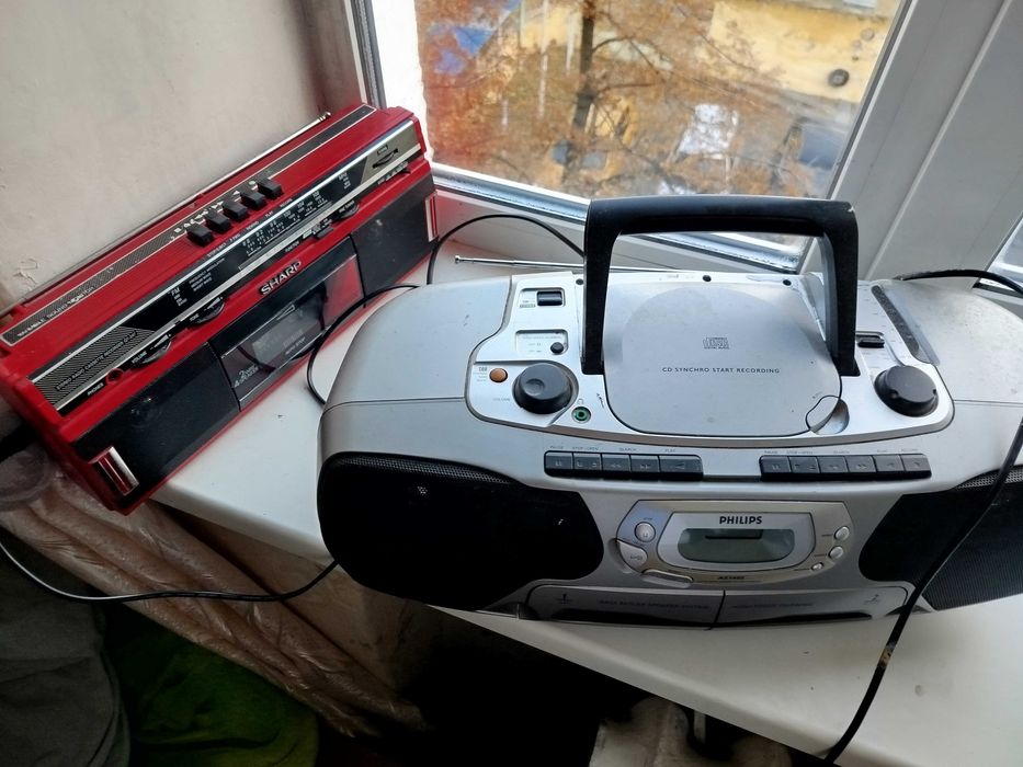 2 магнітофона Шарп та Філіпс