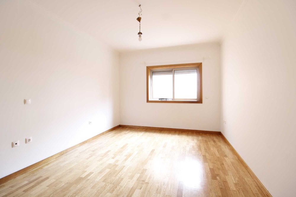 Apartamento T2 Arrendamento Metro Carreira