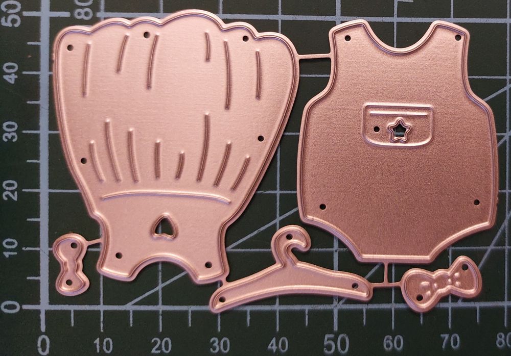 1712. Wykrojniki ubranka dziecięce scrapbooking