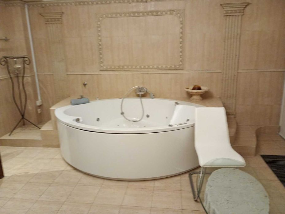 Оренда. вул. Сахарова, 80-А Новобуд Ближній центр Трирівнева. Паркінг!