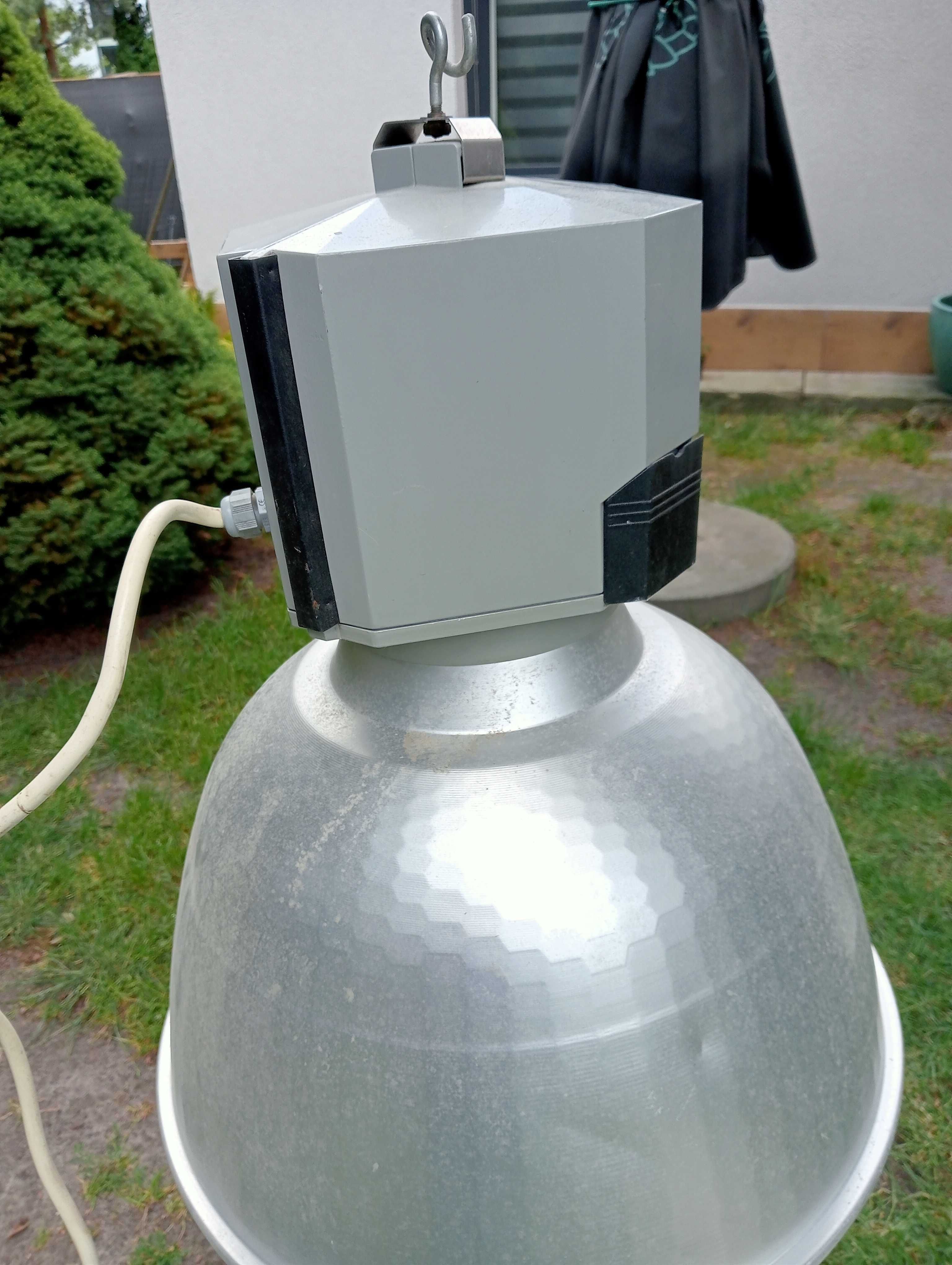 Lampy przemysłowe