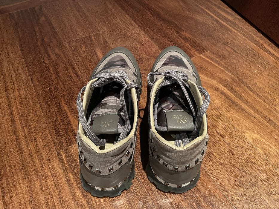 Tenis da marca Valentino