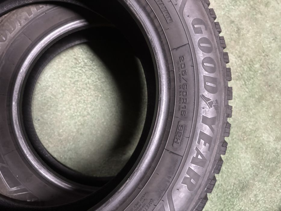 2x 205/60R16 92H GOODYEAR ULTRA GRIP 9 opona zimowa M+S 3PMSF