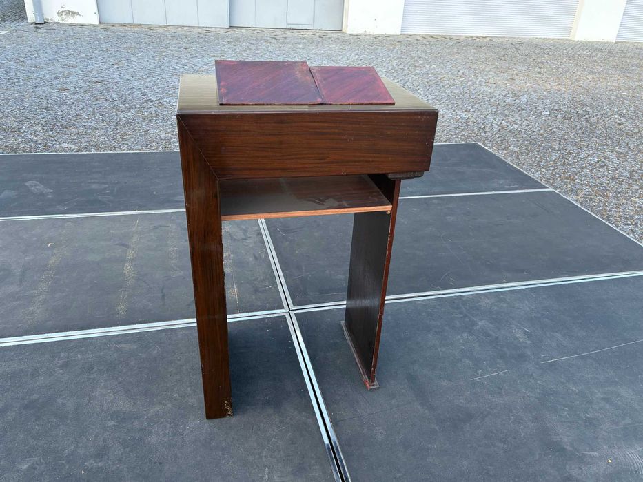 Púlpito de Madeira - Qtd. 1 Und.