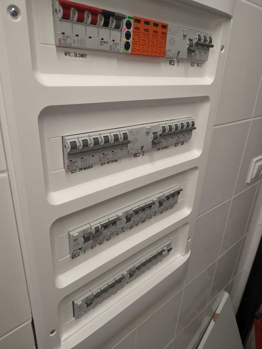 ELEKTRYK , usługi elektryczne dla DOMU i FIRMY uprawnienia