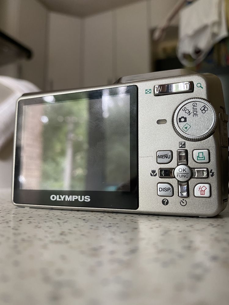 OLYMPUS Цифровая фотокамера Stylus 750