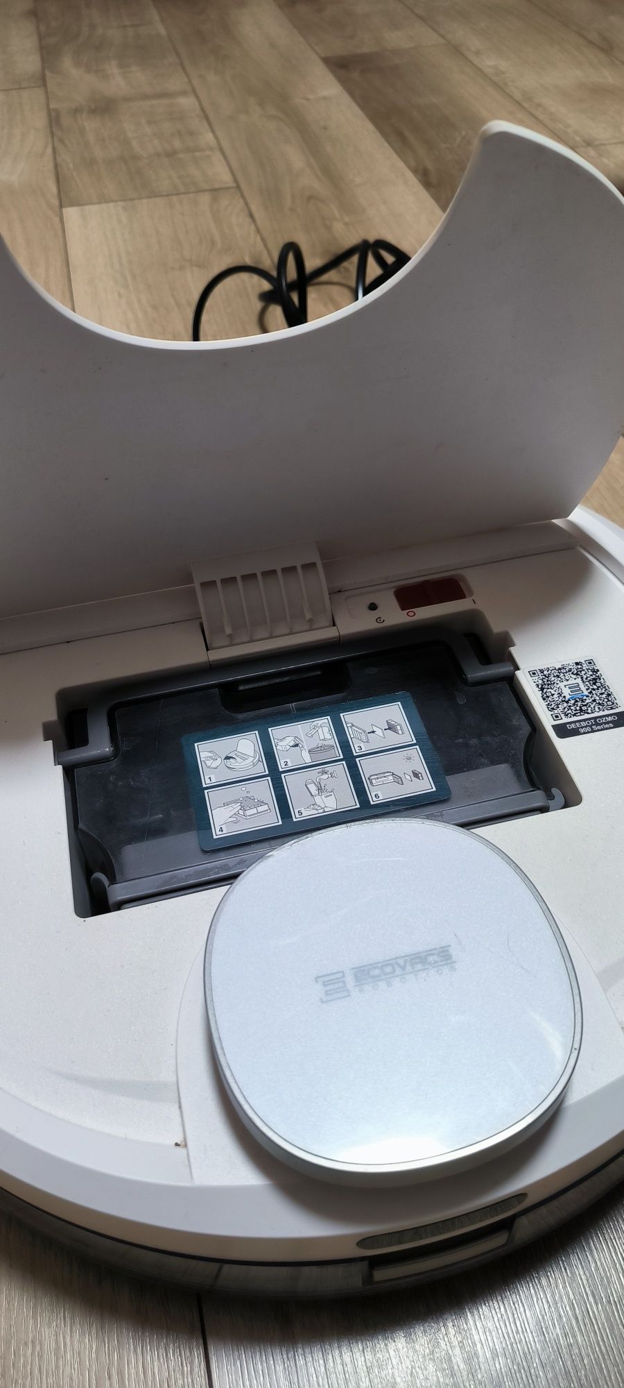 Продам робот - пилосос DEEBOT OZMO 900 White