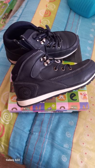 Vários ténis menino