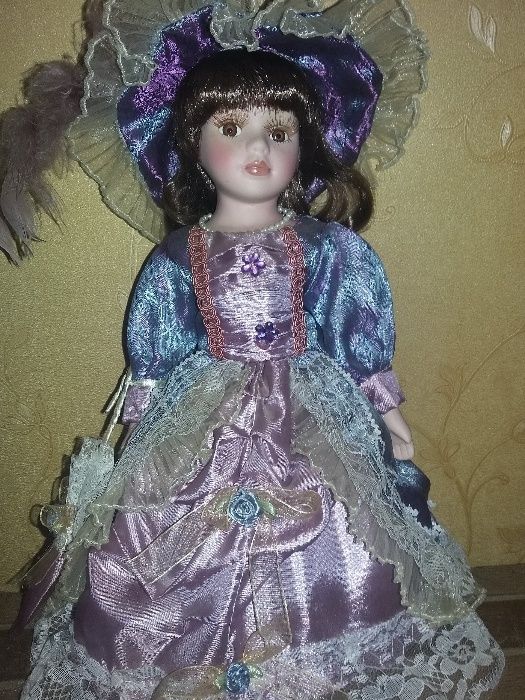 Кукла коллекционная фарфоровая 32см.