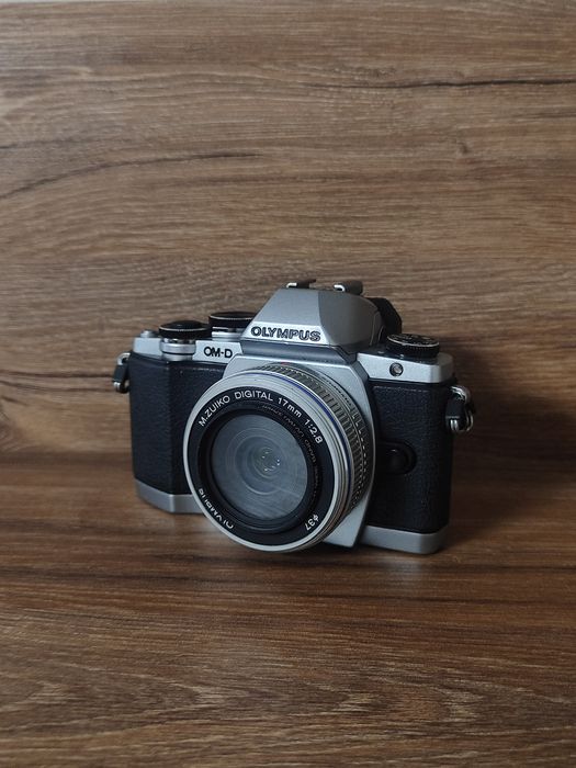 Olympus OM-D E-M10 + M.Zuiko 17mm f/2.8