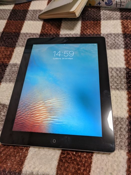 Планшет Apple iPad Model А1458 в робочому стані.