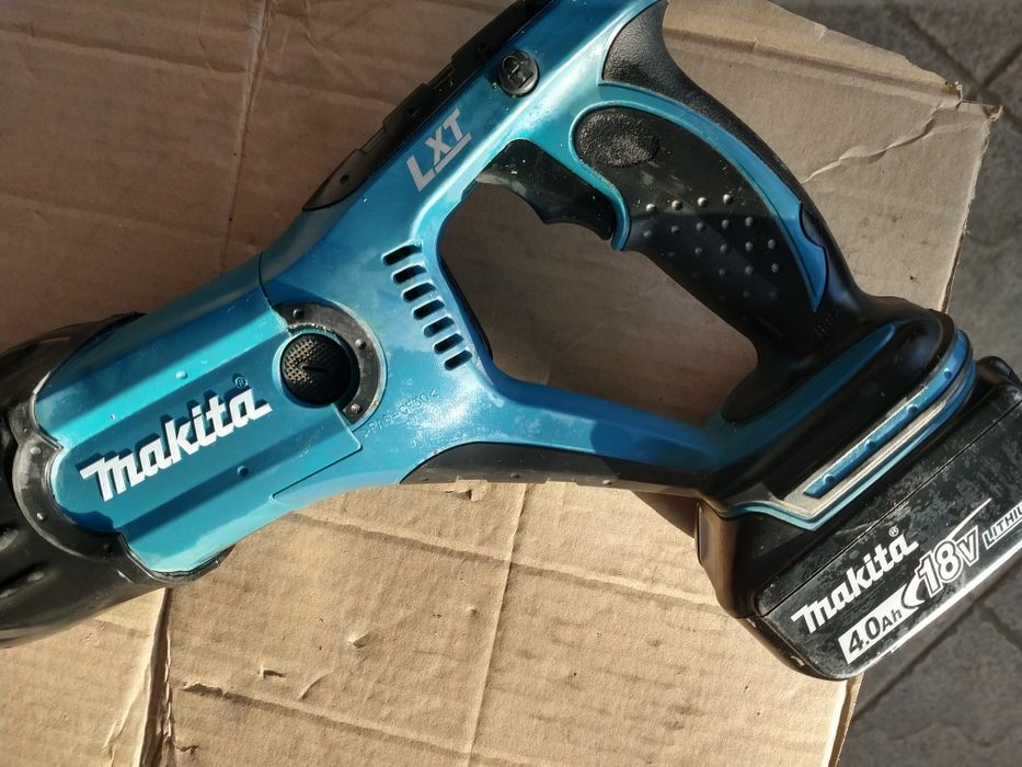 Аккумуляторная ножовка Makita DJR 181 RFE