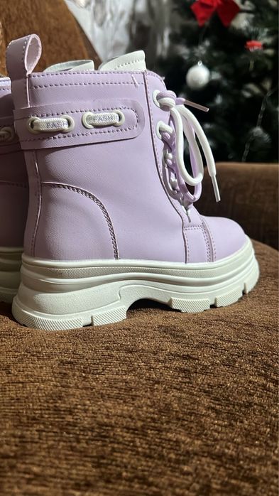 Продам детские ботинки