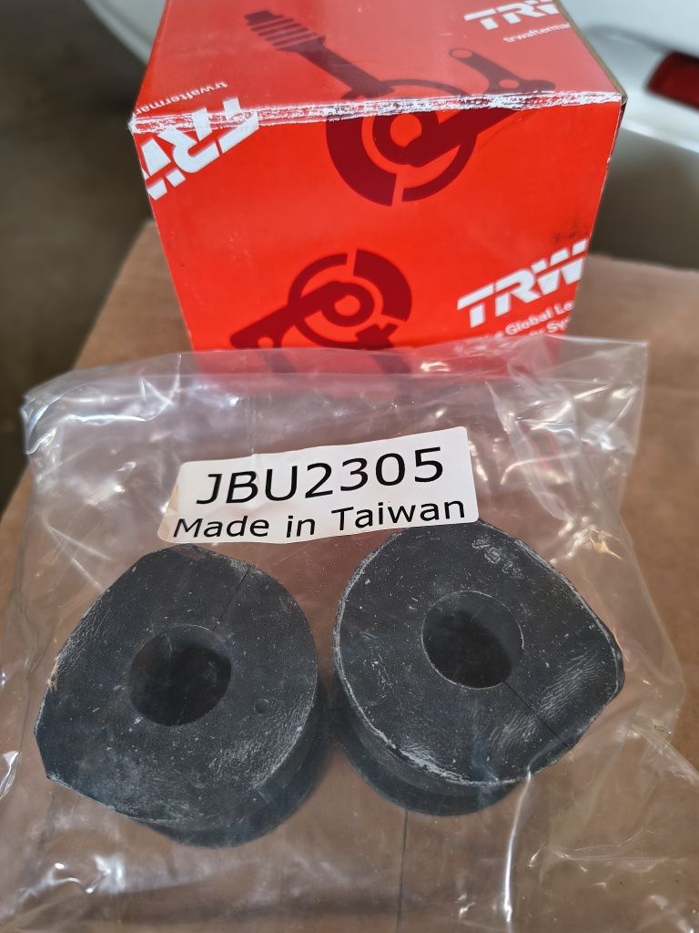 Втулки стабілізатора Nissan Rogue та інші 54613JG19C, 54613JG19D