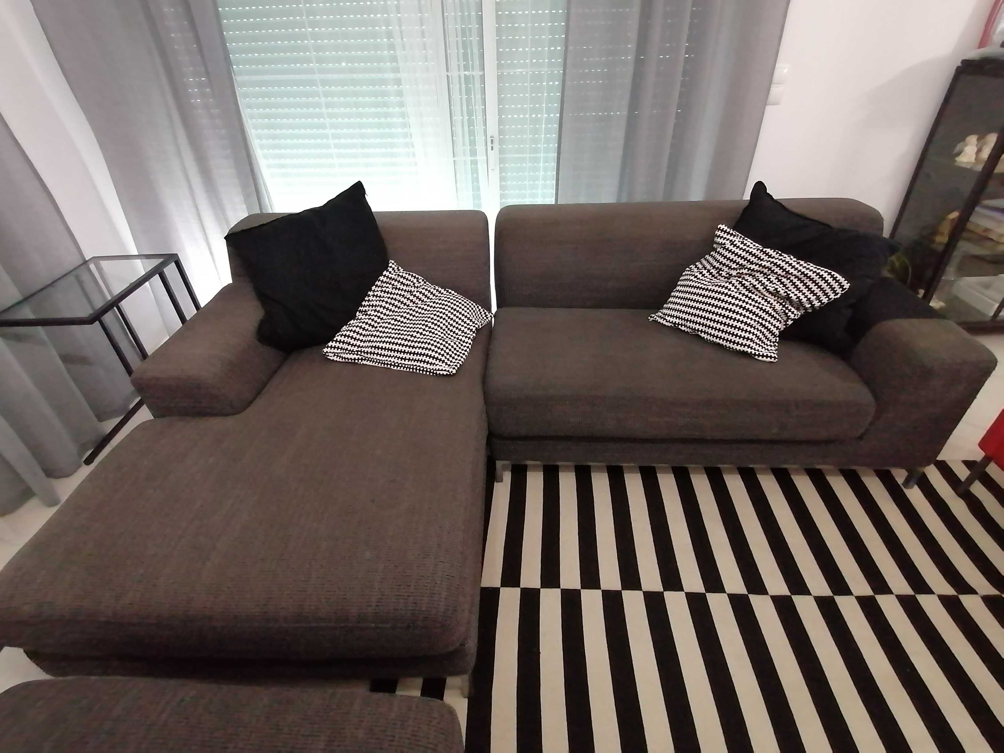 Vendo Sofá 3 lugares c/chaise longue e repousa pés