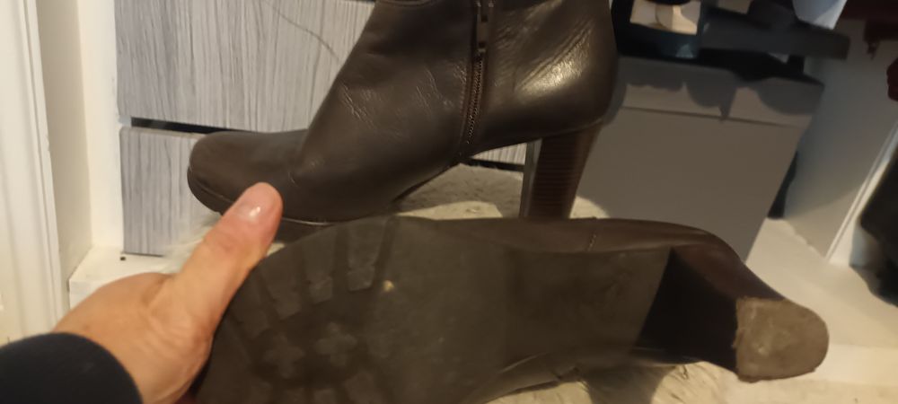 Botas todas em pele