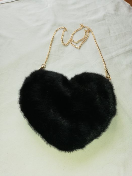 tira colo com o formato de coração