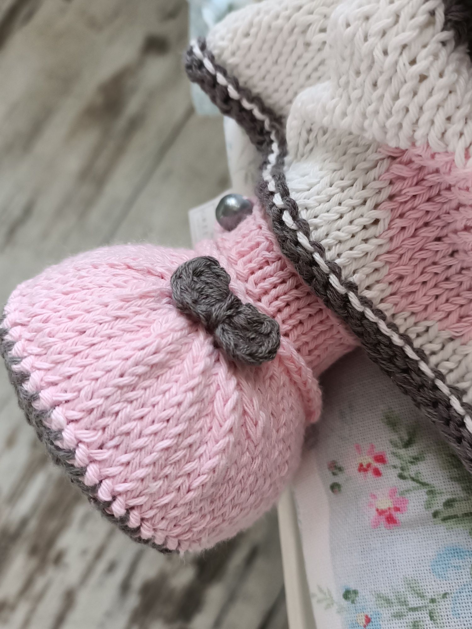 Słodka króliczka w komplecie ubrań amigurumi plus gratis