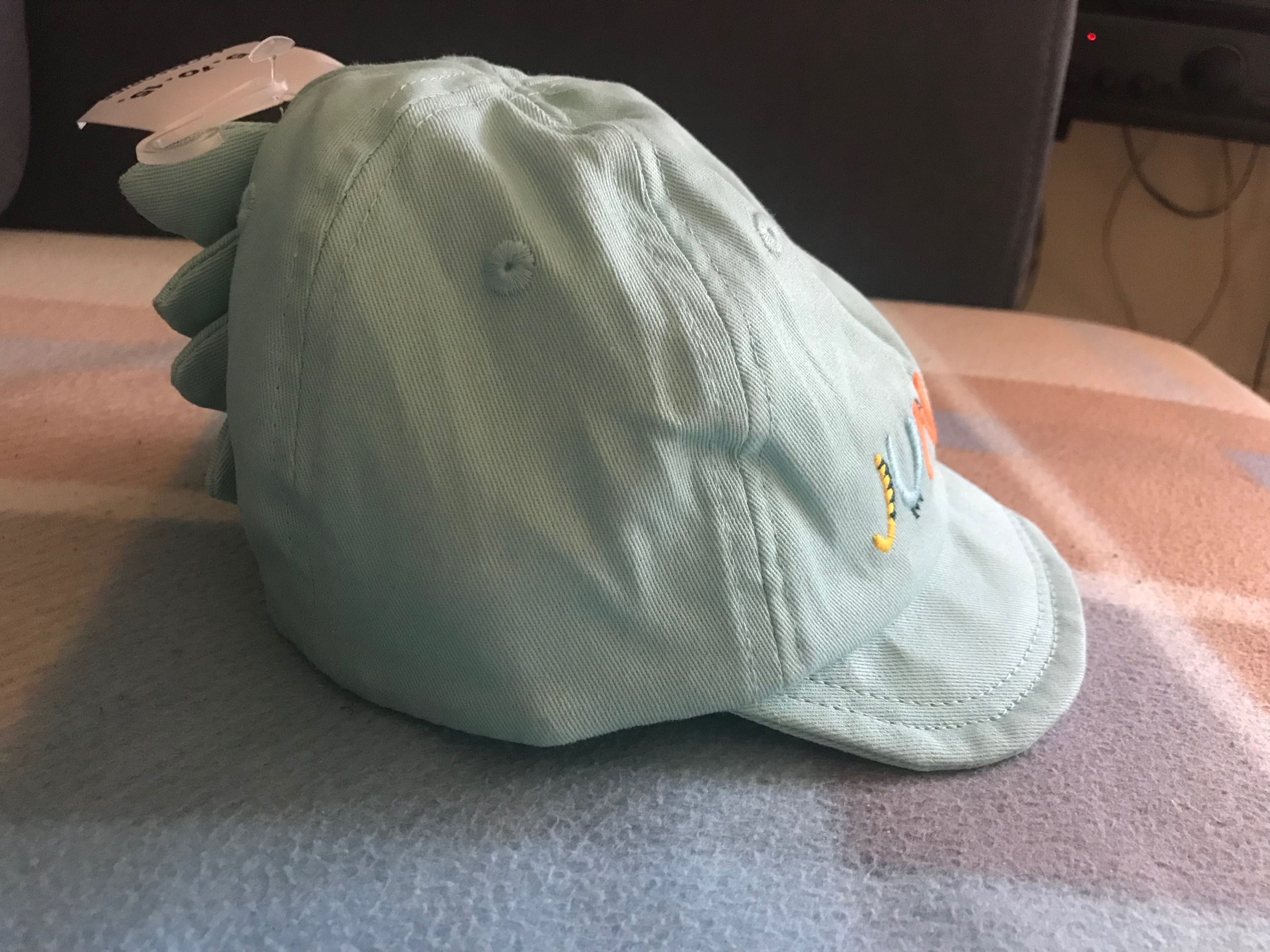 Nowa czapka z daszkiem dinozaur