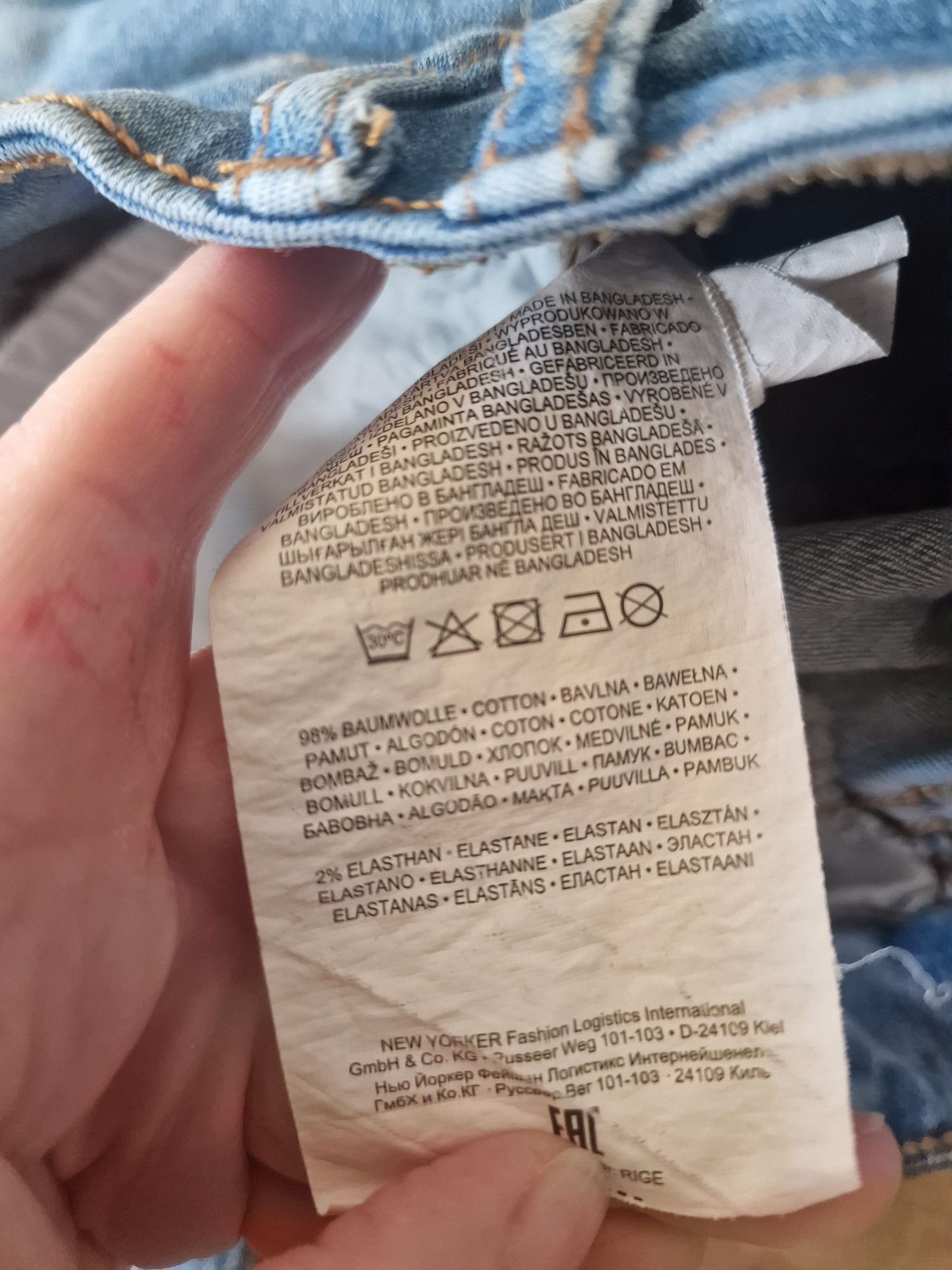 Jeans z przetarciami