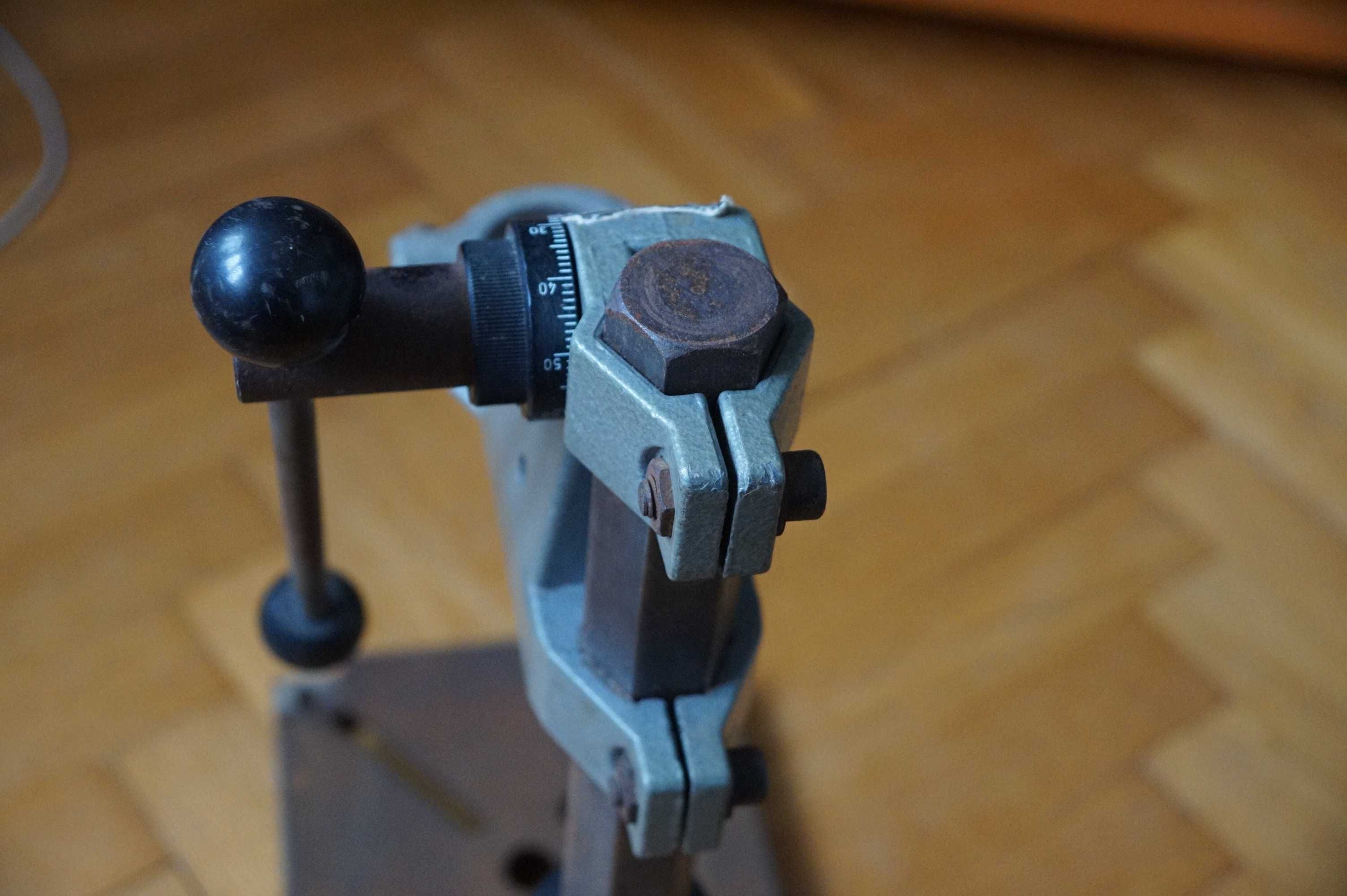 Statyw do wiertarki Wolfcraft.