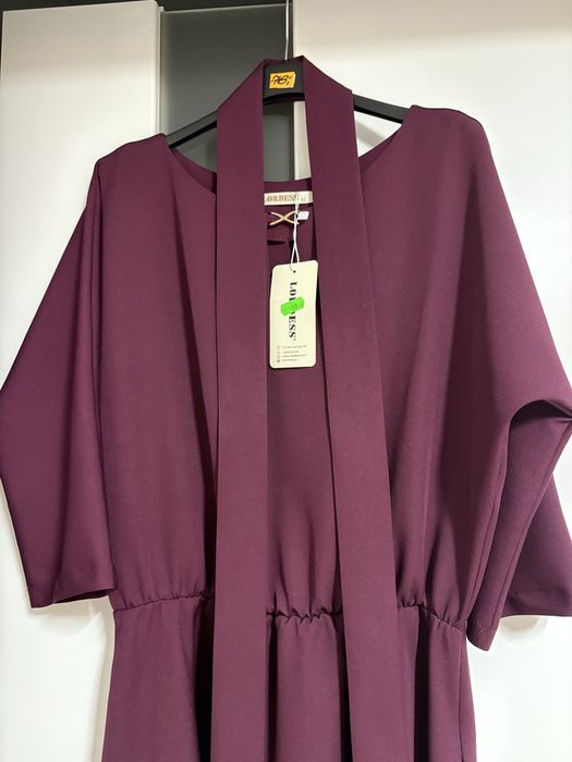 Modna bordowa sukienka