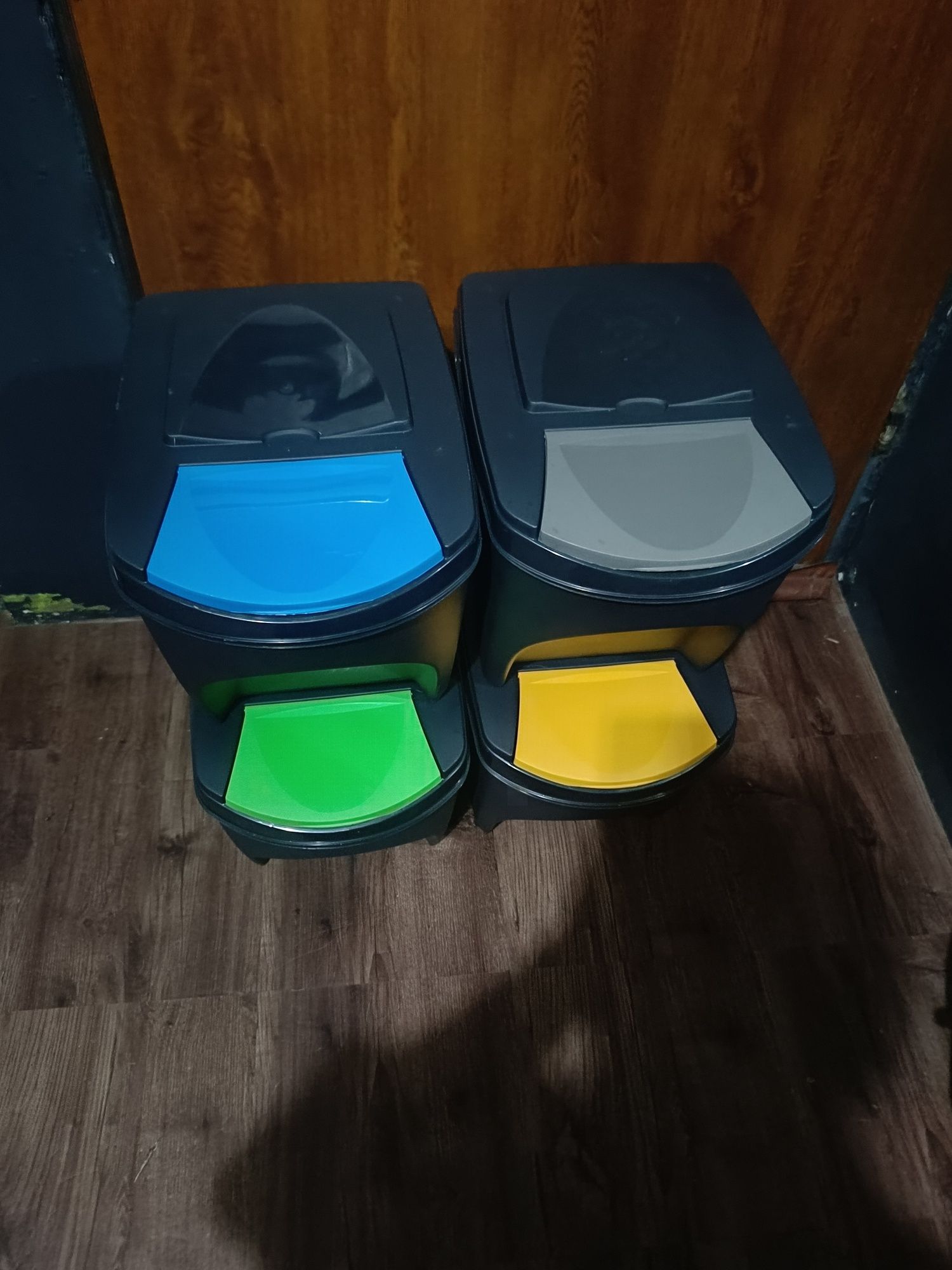 Pojemniki do segregacji smieci