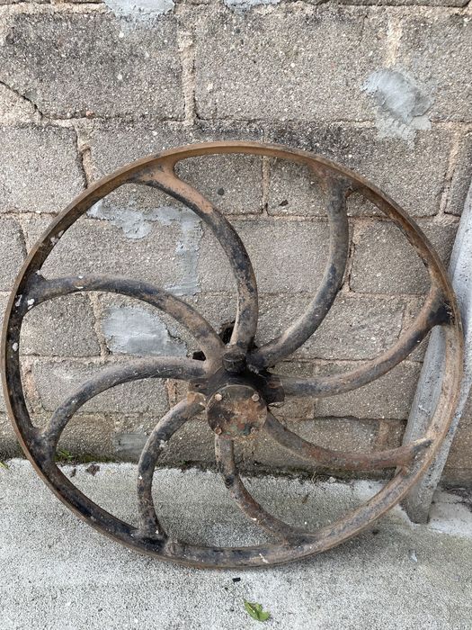 Roda gande em ferro com chumaceiras