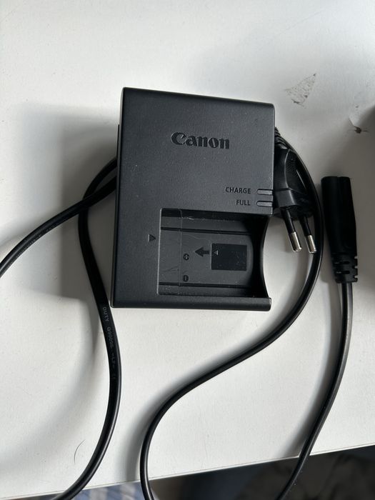 Aparat Canon 750D + obiektyw 75-300 mm + dodatki