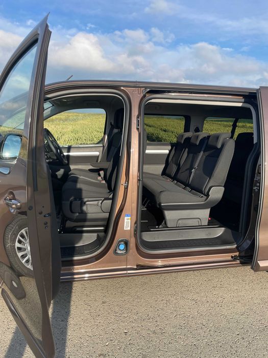 Wynajem Bus samochód 9 osobowy Wypożyczalnia automat Toyota Proace