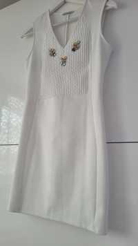 Biała sukienka z ozdobami Zara M