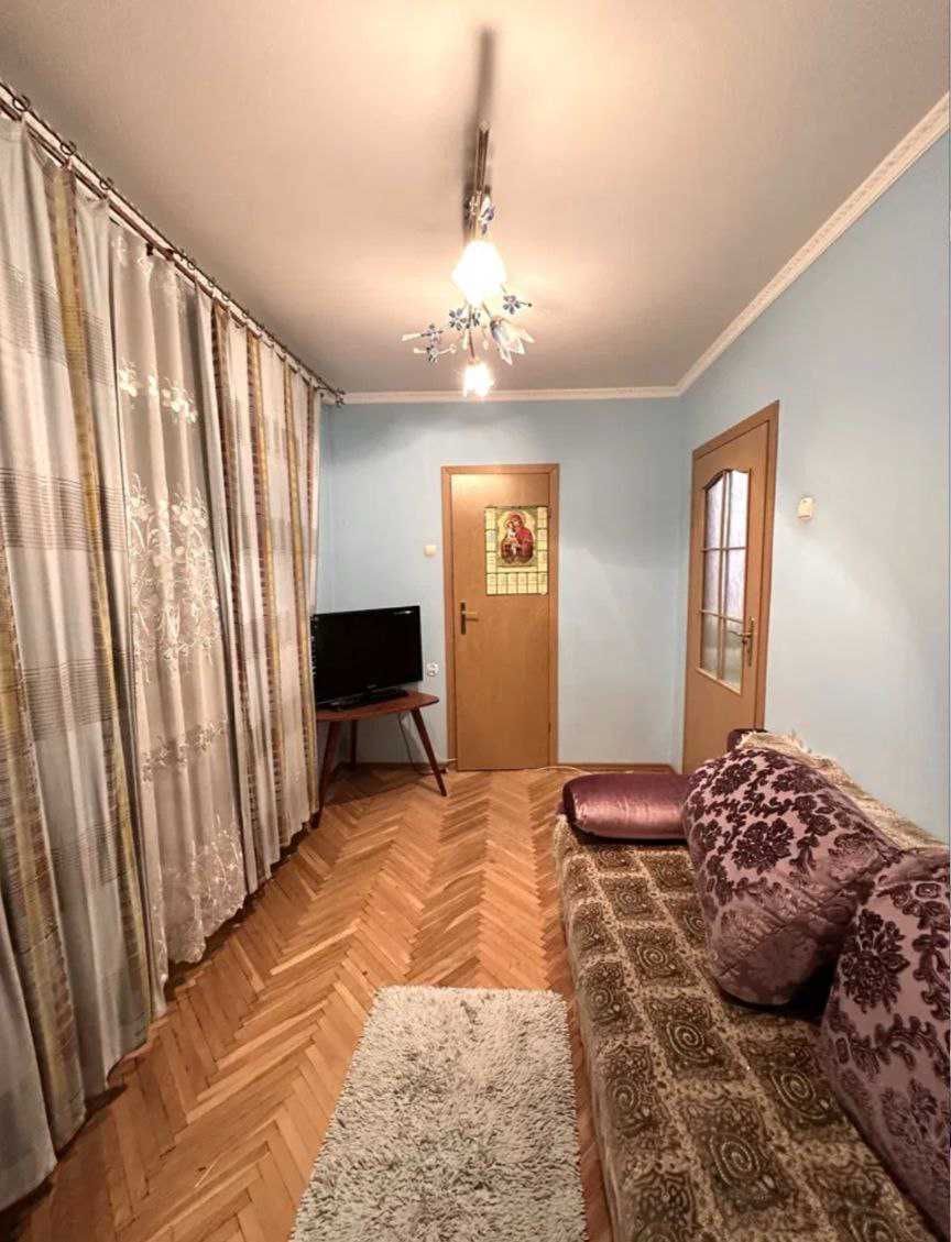 Продаж   2 кімнатної квартири  по вул. Пасічна в Личаківському районі.