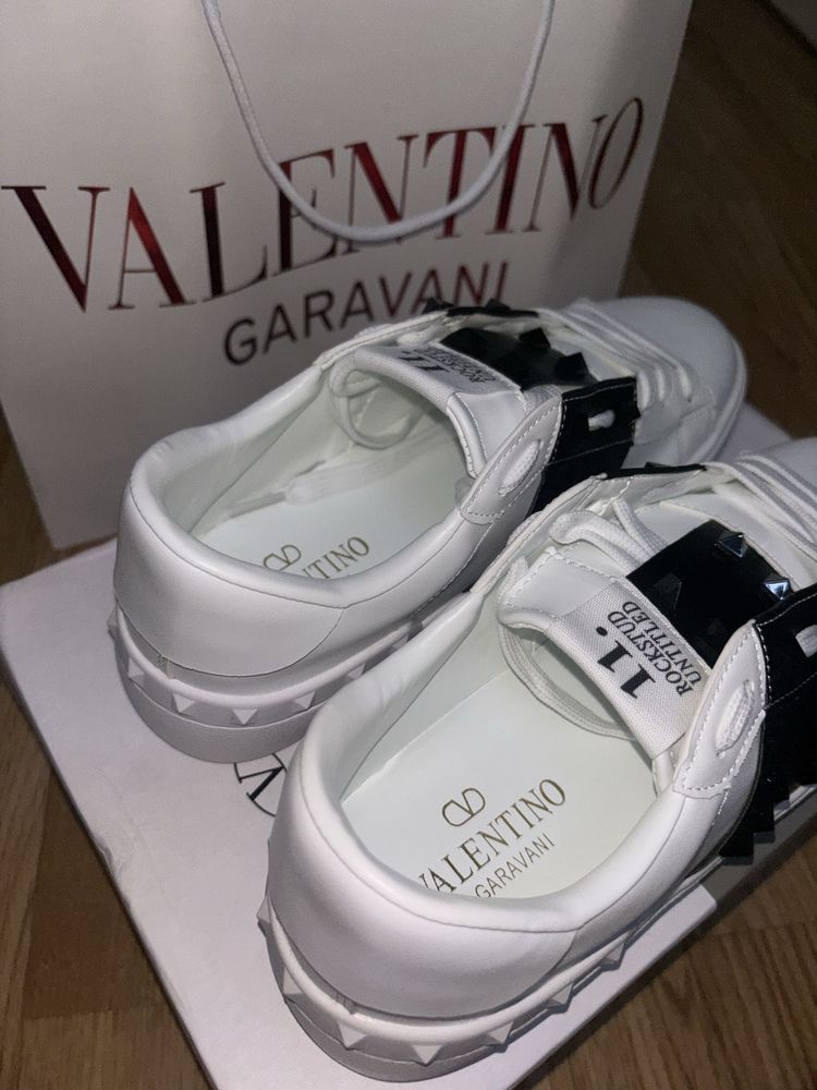 оригінальні кросівки valentino garavani