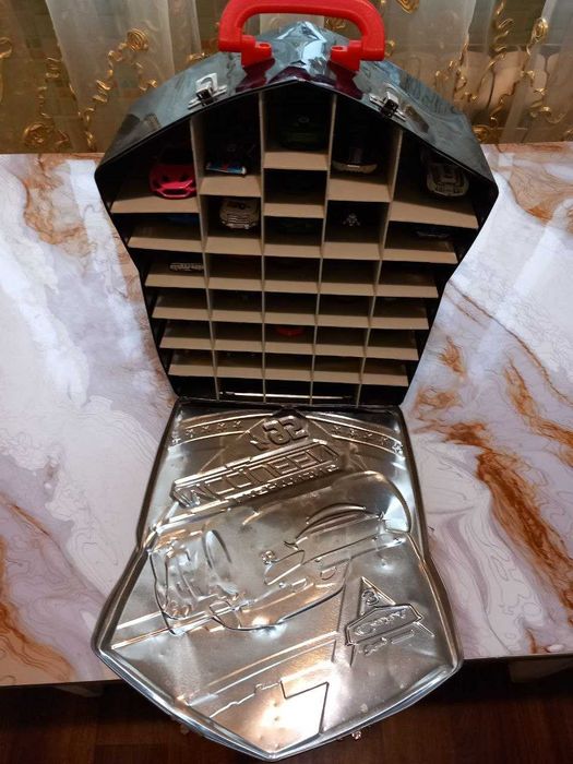 Металлический бокс-гараж для 36 машинок