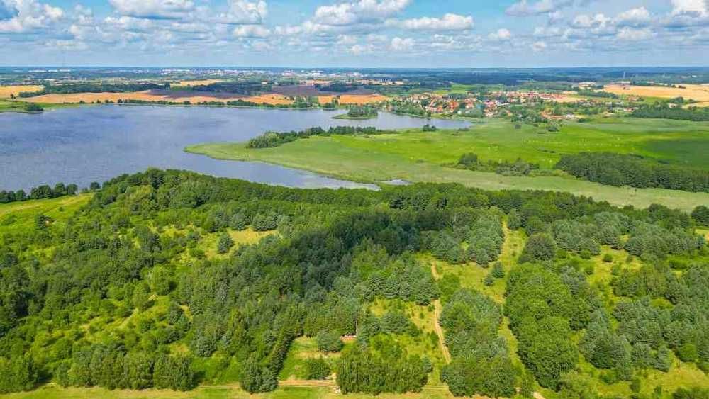 Uwaga obniżka ceny. Sprzedam działkę nad jeziorem.