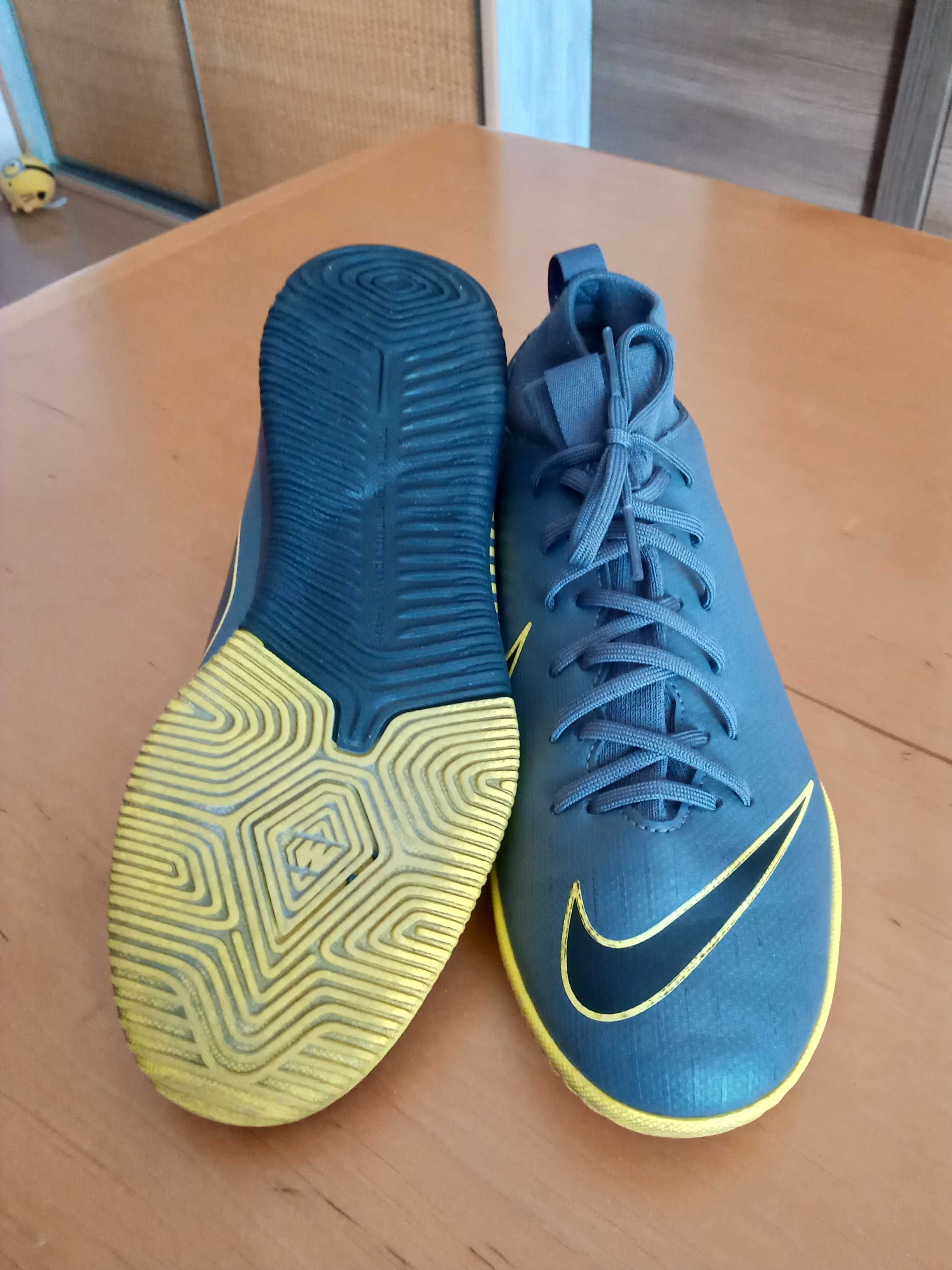 Nike halówki obuwie buty chłopięce używane 37,5 ; 23,5 cm 70 zł