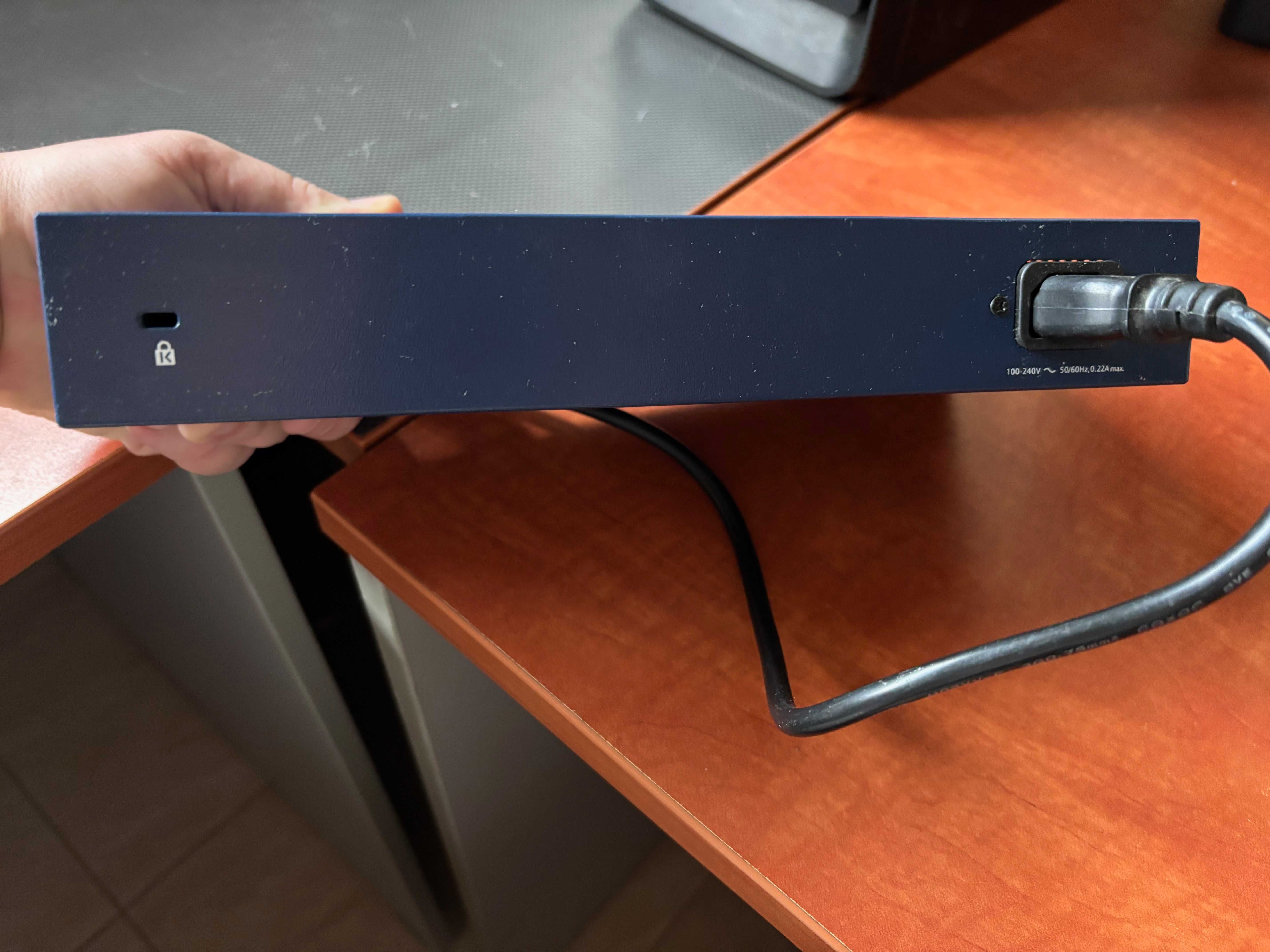 Netgear ProSafe 24 Port 10/100 Switch JFS52 4v2