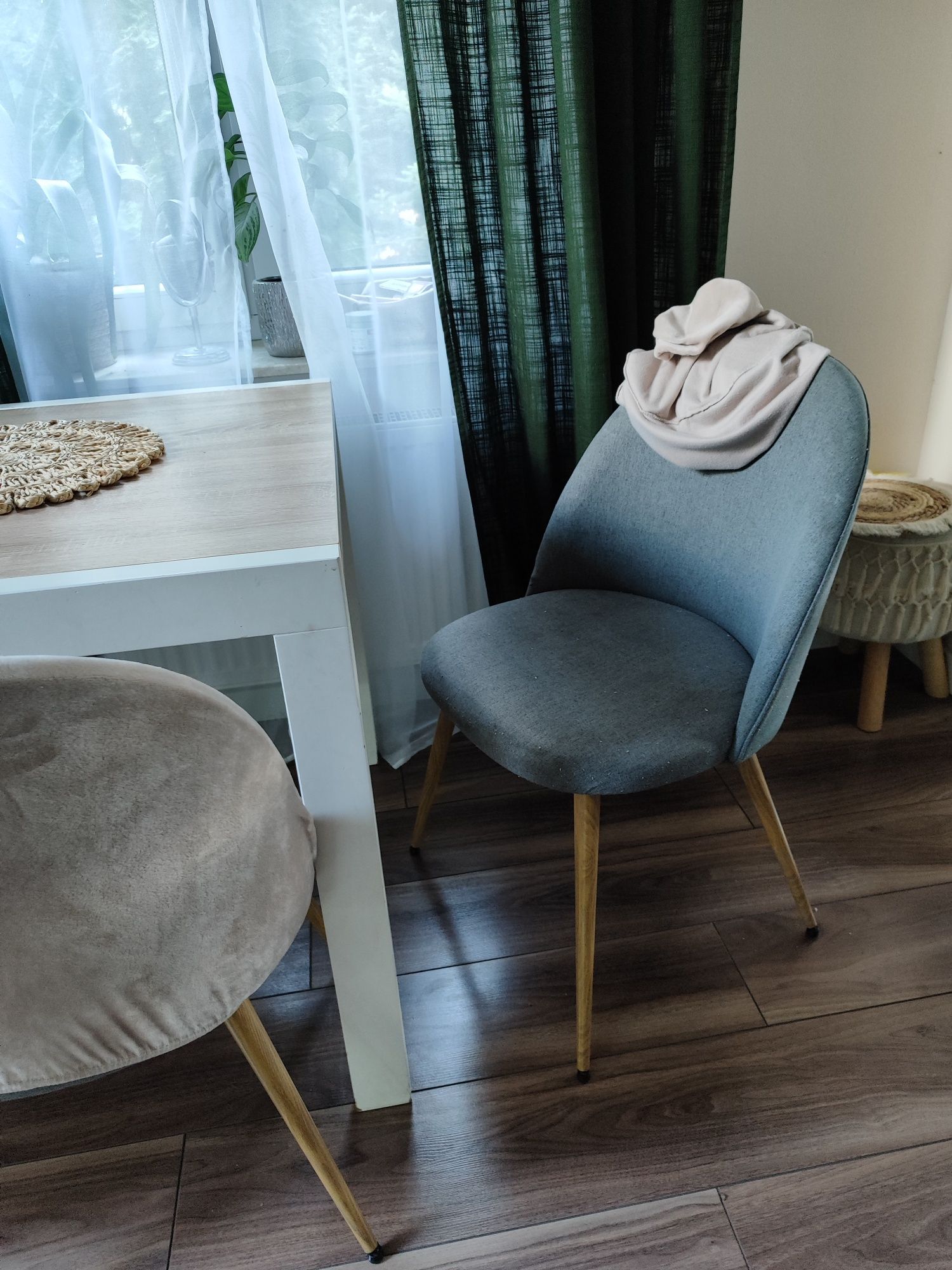 Stół w stylu skandynawskim z krzesłami 120/80