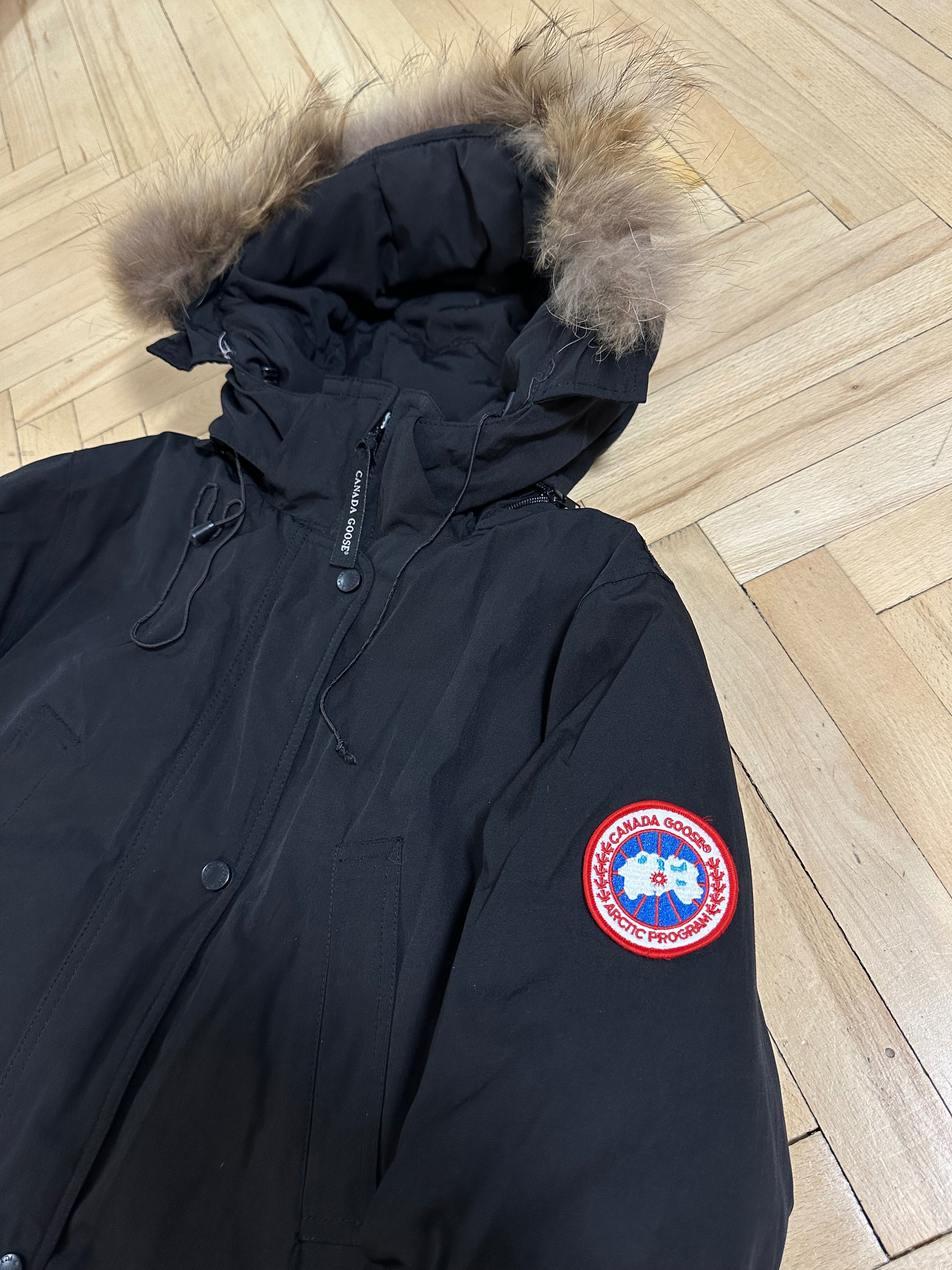 Пуховик canada goose S размер