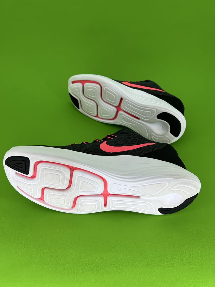 Жіночі кросівки для бігу 40р.Nike Lunarconverge 852469-002