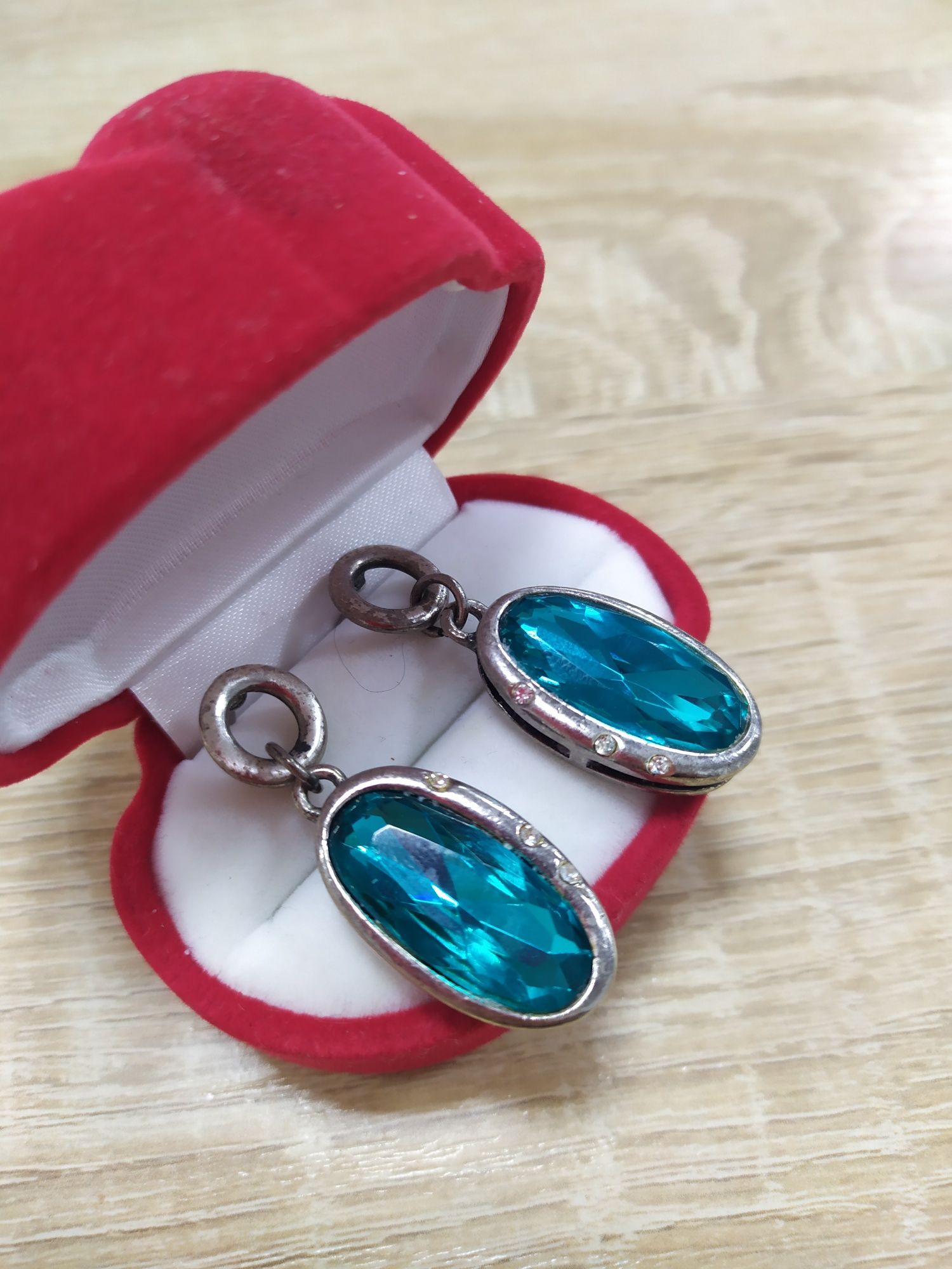 Сережки  очень красивые.