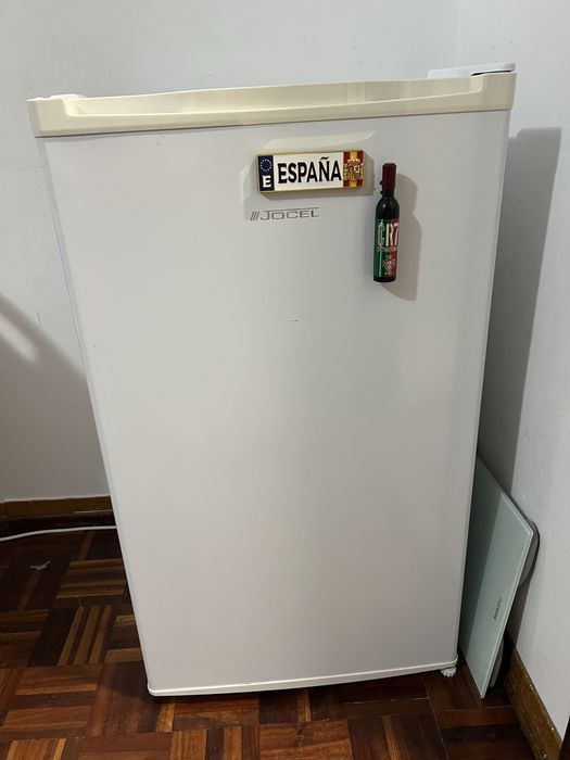 Frigobar usado em bom estado
