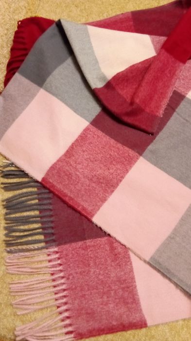 Продам женский лёгкий,но очень теплый шарф