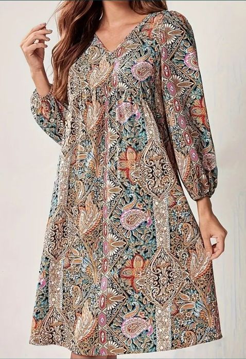 Sukienka w fantazyjne wzory z długim rękawem rozm 46