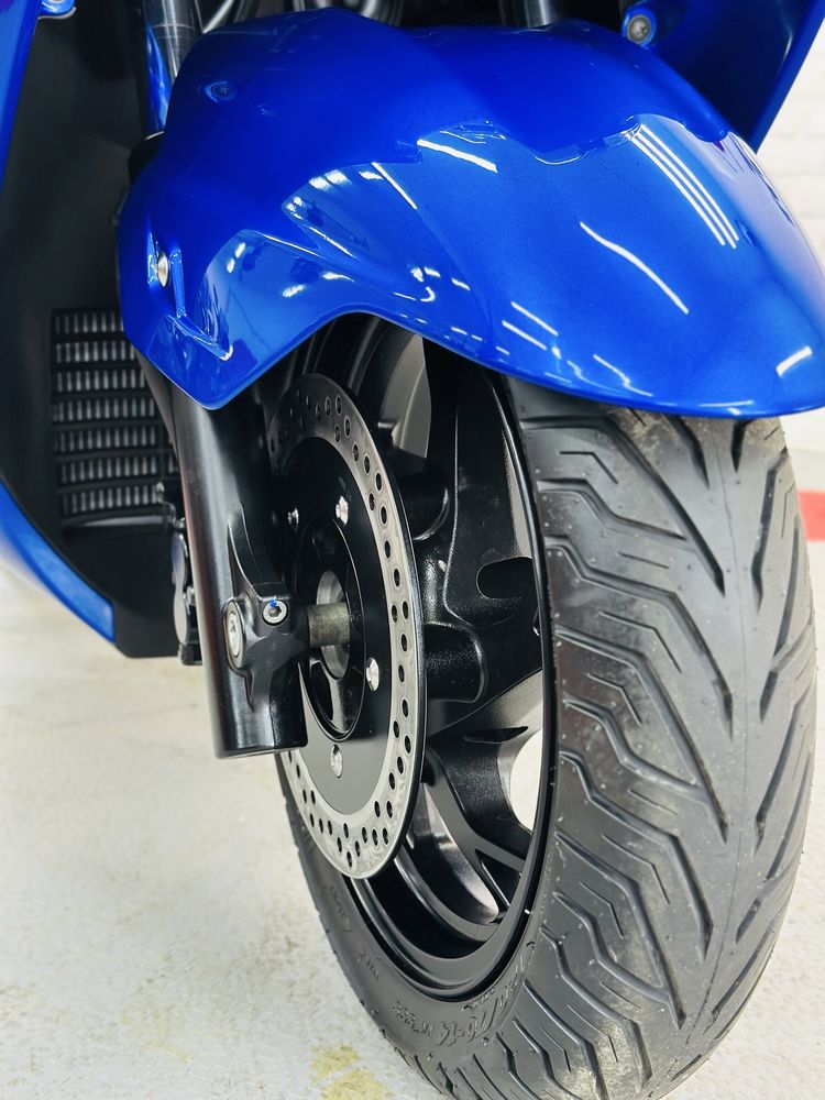 скутер Suzuki Skywave Type S 250 в ідеальному стані тільки з Японії