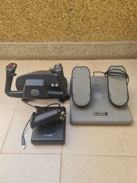 CH PRO flight kit - Controlos para simulador (Yoke+Pedals+Throttle)