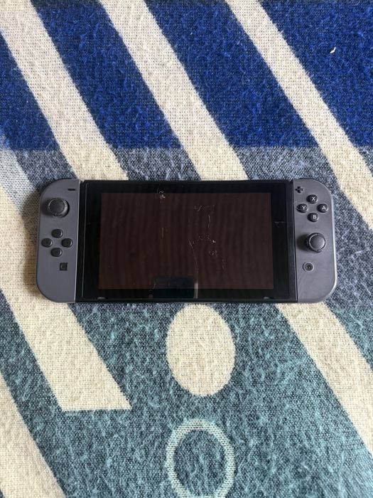 Nintendo Switch com mala e controle extra